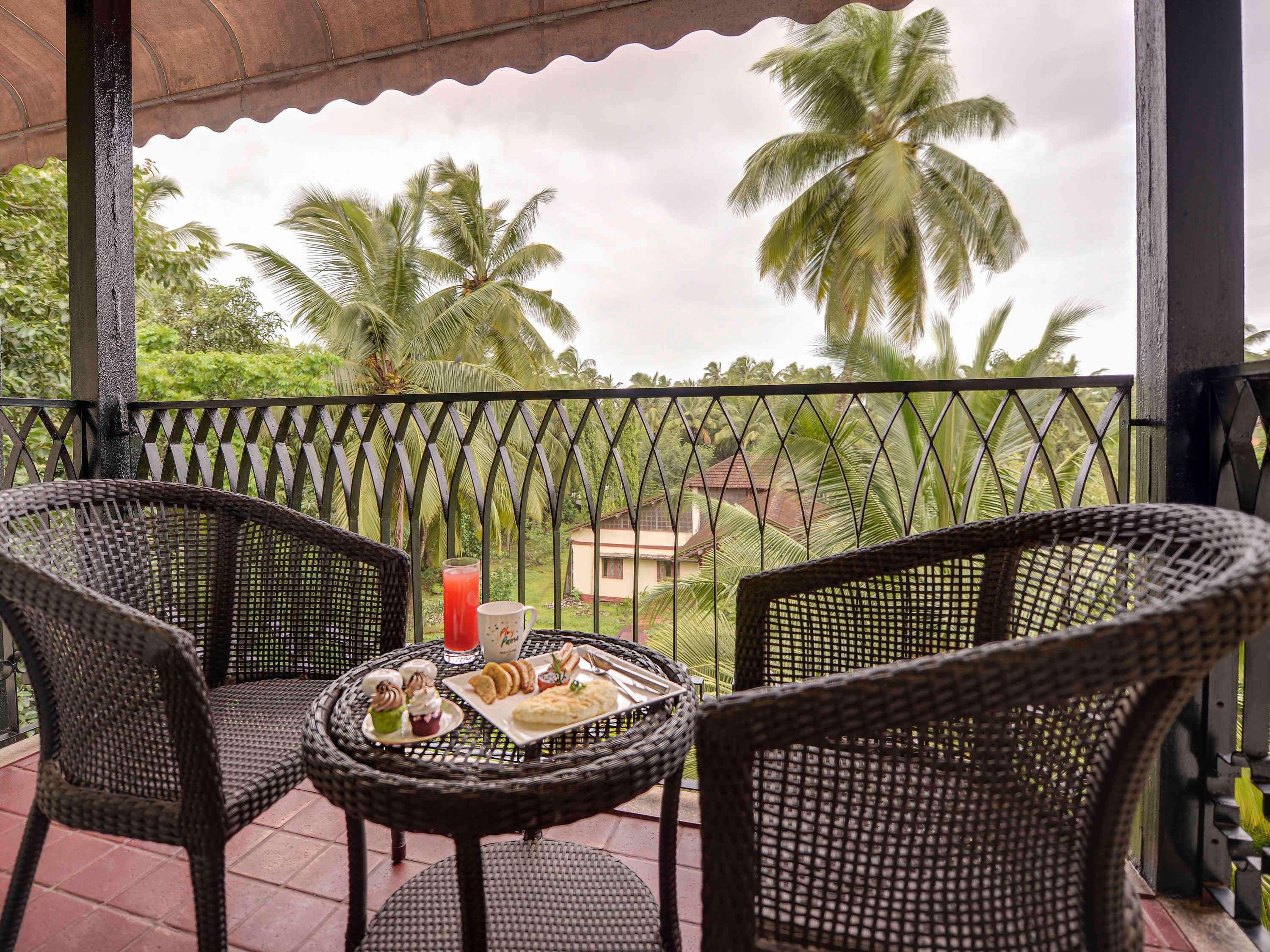 Novotel Goa Resort & Spa Candolim Eksteriør bilde A balcony at the hotel