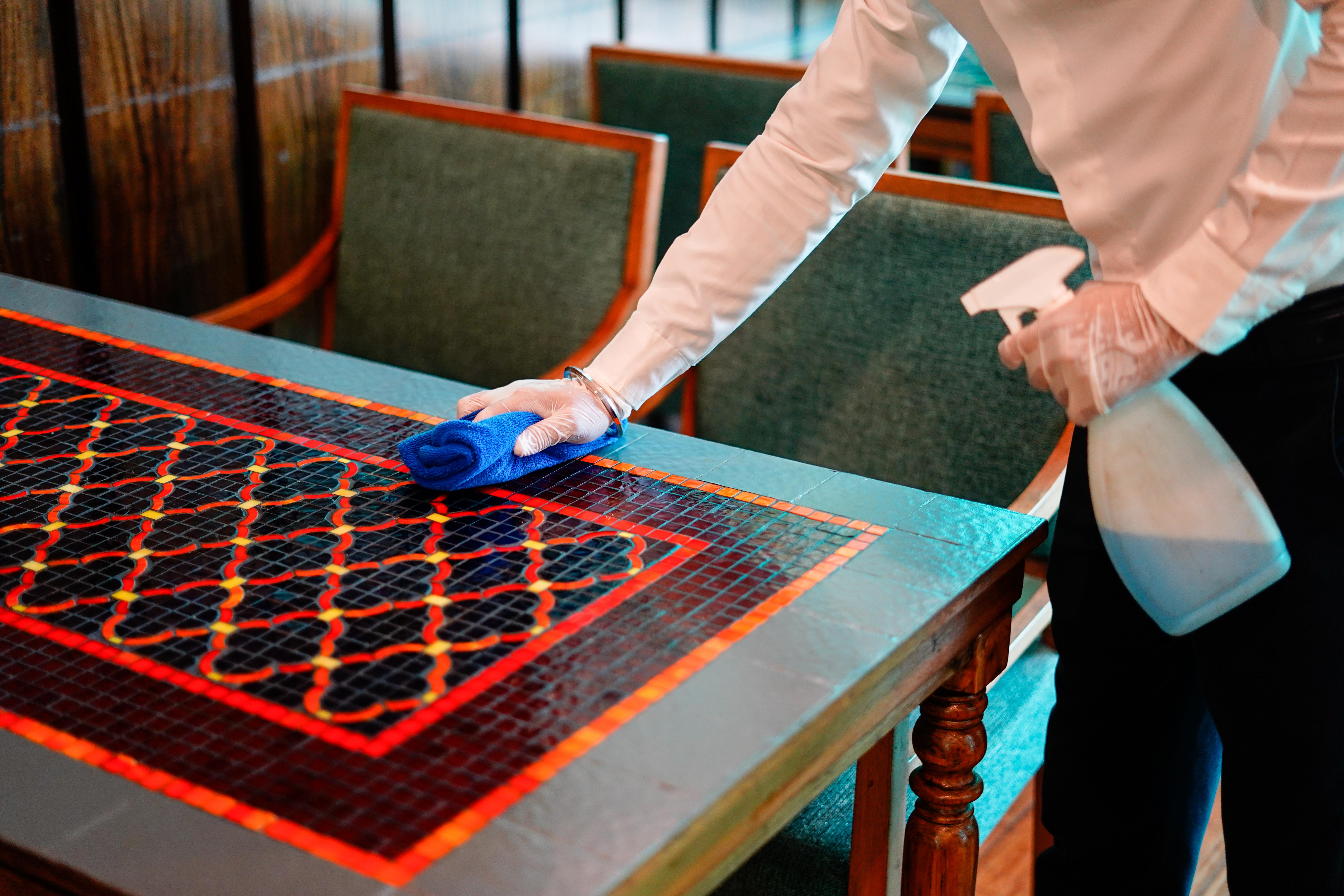 Novotel Goa Resort & Spa Candolim Eksteriør bilde A hotel housekeeper wiping down a table