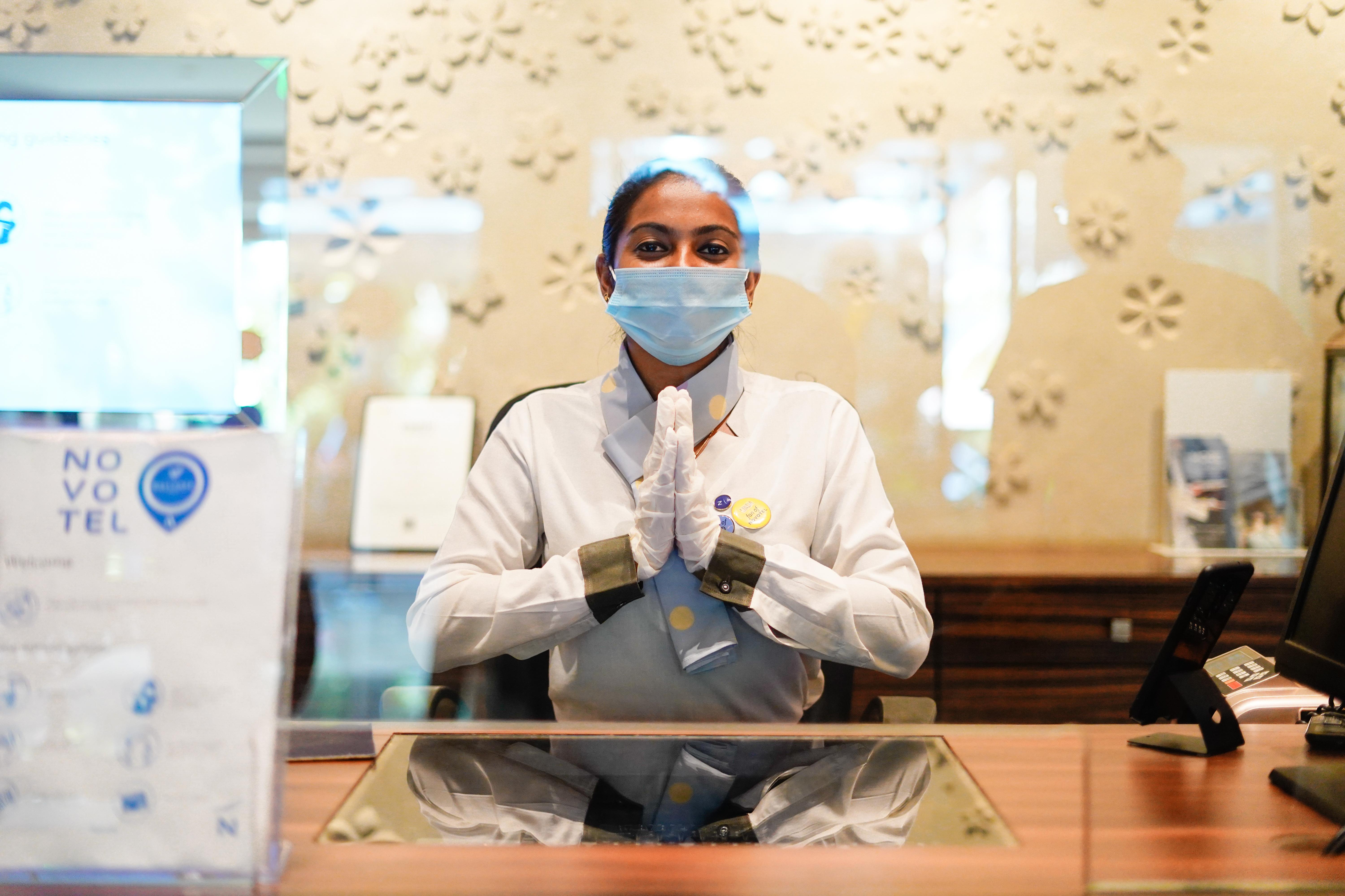 Novotel Goa Resort & Spa Candolim Eksteriør bilde A hotel employee wearing a face mask